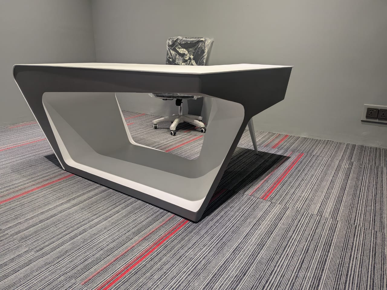 Modern MDF Wooden Customized Executive Desk – Luxury Boss Office Table