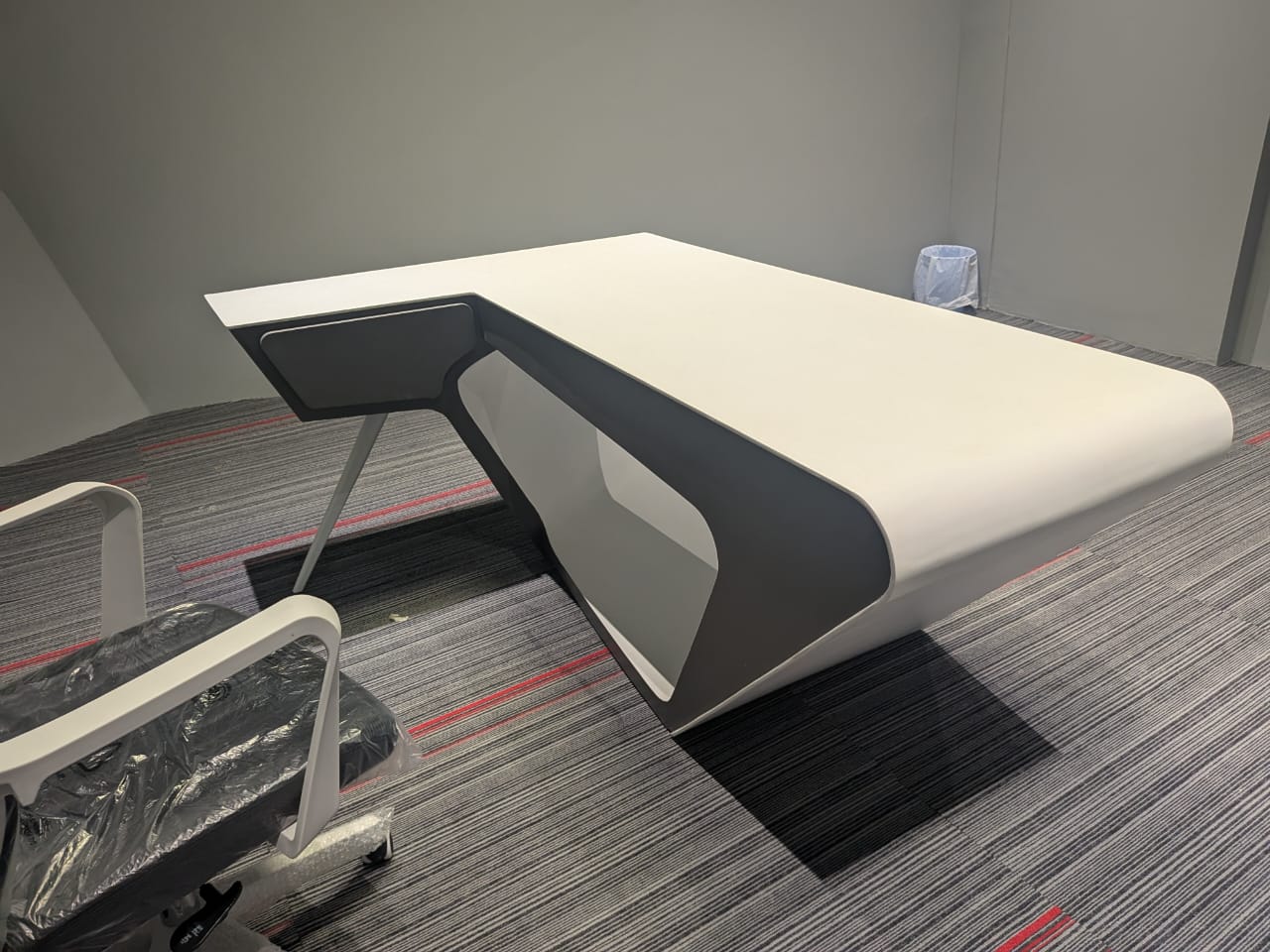 Modern MDF Wooden Customized Executive Desk – Luxury Boss Office Table